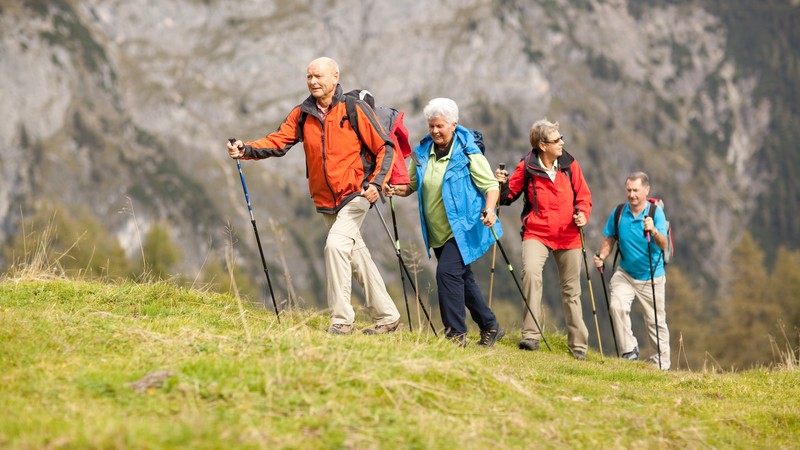 Senioren am Wandern.jpg